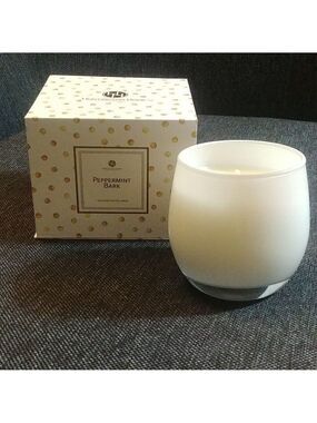 Just in! NIB Huntington Home Candle Peppermint Bark